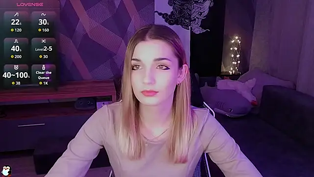 Sandy Belle online show from November 28, 10:45 pm