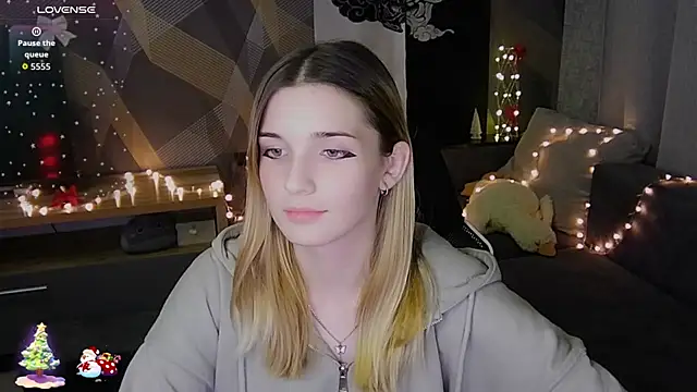 Sandy Belle online show from December 16, 7:52 pm