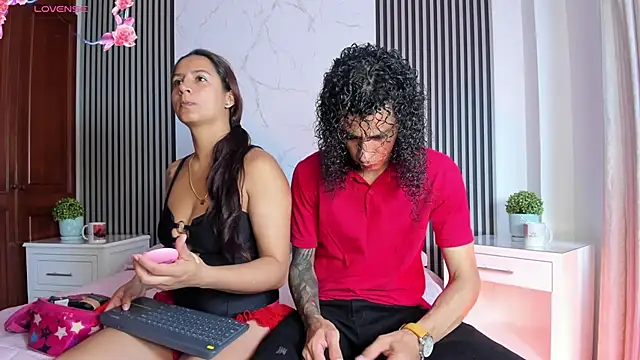 JackAndRosse  online show from April 10, 2:44 pm