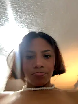 Nia Desire online show from November 18, 5:12 am