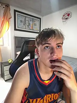 Justin trevor1 online show from June 13, 3:54 pm