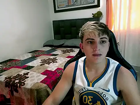 Justin trevor1 online show from June 19, 10:35 pm