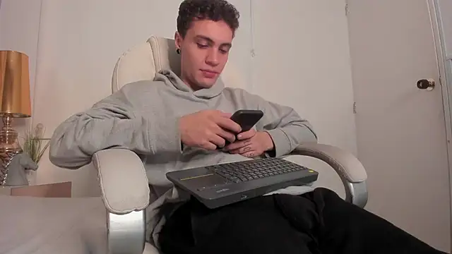 Snapshot of dark_sun302 chatting on September 9, 8:52 pm dark sun302 online show from September 9, 8:52 pm