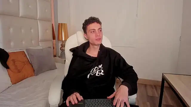 Snapshot of dark_sun302 chatting on September 10, 9:26 pm dark sun302 online show from September 10, 9:26 pm