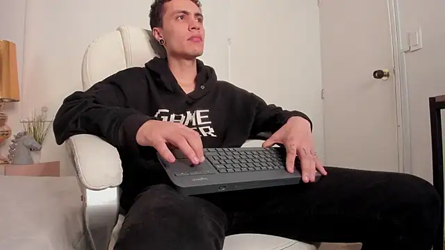 Snapshot of dark_sun302 chatting on September 11, 9:59 pm dark sun302 online show from September 11, 9:59 pm