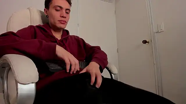 Snapshot of dark_sun302 chatting on September 13, 9:03 pm dark sun302 online show from September 13, 9:03 pm