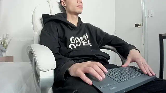 Snapshot of dark_sun302 chatting on September 14, 8:52 pm dark sun302 online show from September 14, 8:52 pm