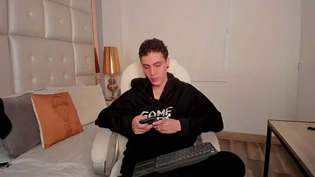 Snapshot of dark_sun302 chatting on September 15, 9:04 pm dark sun302 online show from September 15, 9:04 pm