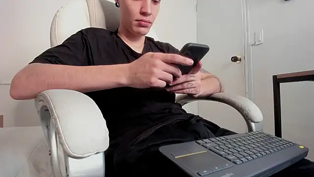 Snapshot of dark_sun302 chatting on September 16, 9:38 pm dark sun302 online show from September 16, 9:38 pm