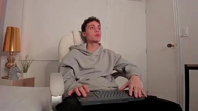 Snapshot of dark_sun302 chatting on September 24, 9:18 pm dark sun302 online show from September 24, 9:18 pm