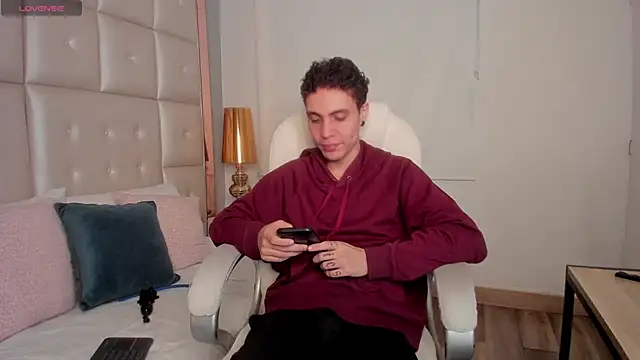 Snapshot of dark_sun302 chatting on September 25, 10:13 pm dark sun302 online show from September 25, 10:13 pm