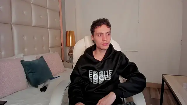 Snapshot of dark_sun302 chatting on September 27, 9:20 pm dark sun302 online show from September 27, 9:20 pm