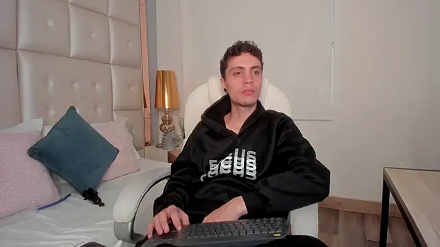 Snapshot of dark_sun302 chatting on September 28, 8:58 pm dark sun302 online show from September 28, 8:58 pm