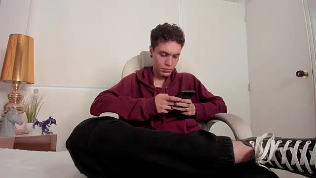 Snapshot of dark_sun302 chatting on October 3, 9:34 pm dark sun302 online show from October 3, 9:34 pm