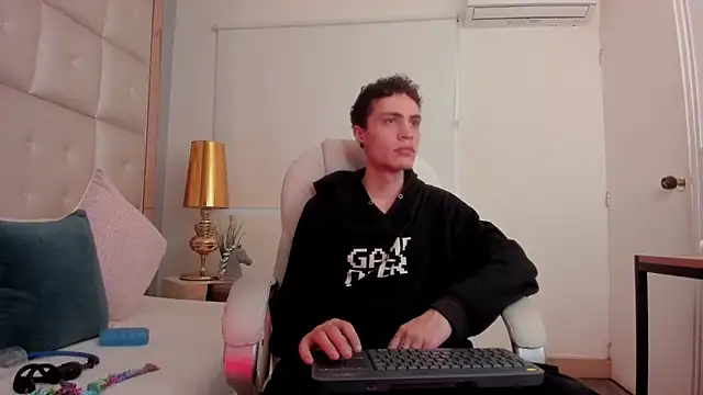 Snapshot of dark_sun302 chatting on October 7, 9:34 pm dark sun302 online show from October 7, 9:34 pm