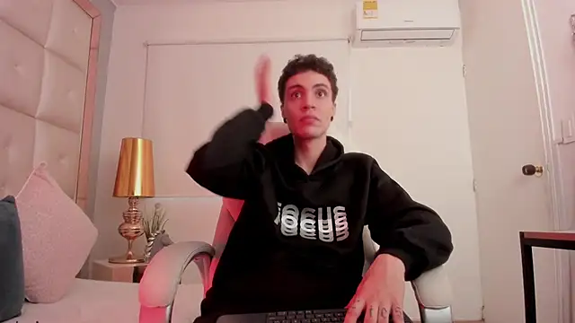 Snapshot of dark_sun302 chatting on October 8, 9:56 pm dark sun302 online show from October 8, 9:56 pm