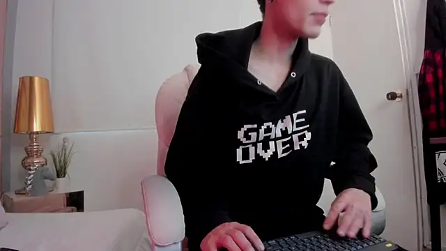 Snapshot of dark_sun302 chatting on October 15, 9:48 pm dark sun302 online show from October 15, 9:48 pm