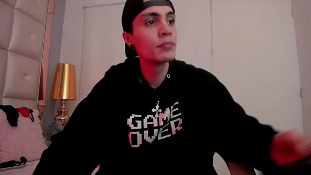 Snapshot of dark_sun302 chatting on October 22, 3:07 am dark sun302 online show from October 22, 3:07 am