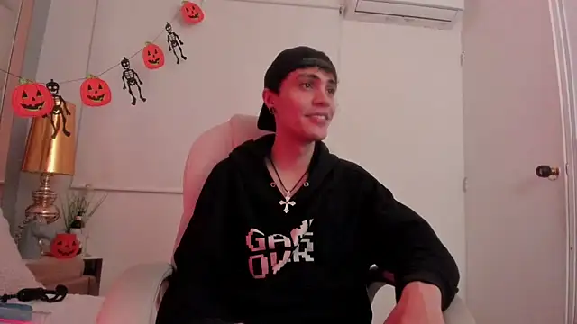 Snapshot of dark_sun302 chatting on October 23, 3:28 am dark sun302 online show from October 23, 3:28 am