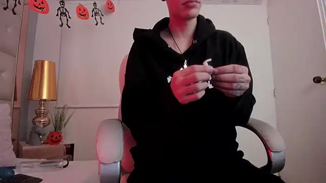 Snapshot of dark_sun302 chatting on October 25, 3:03 am dark sun302 online show from October 25, 3:03 am