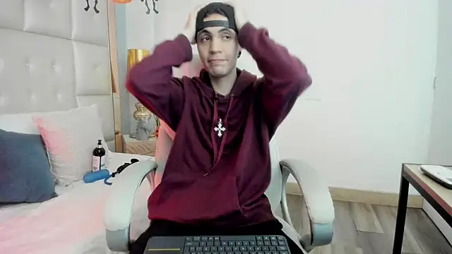 Snapshot of dark_sun302 chatting on October 26, 8:59 pm dark sun302 online show from October 26, 8:59 pm