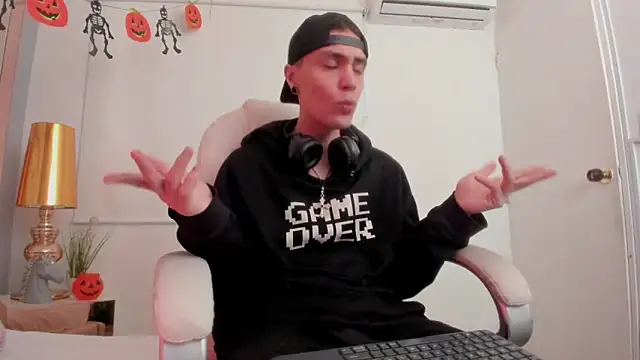 Snapshot of dark_sun302 chatting on October 28, 9:50 pm dark sun302 online show from October 28, 9:50 pm