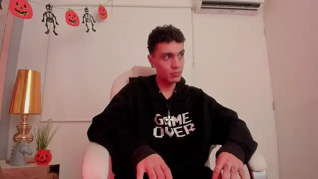 Snapshot of dark_sun302 chatting on October 30, 2:24 am dark sun302 online show from October 30, 2:24 am