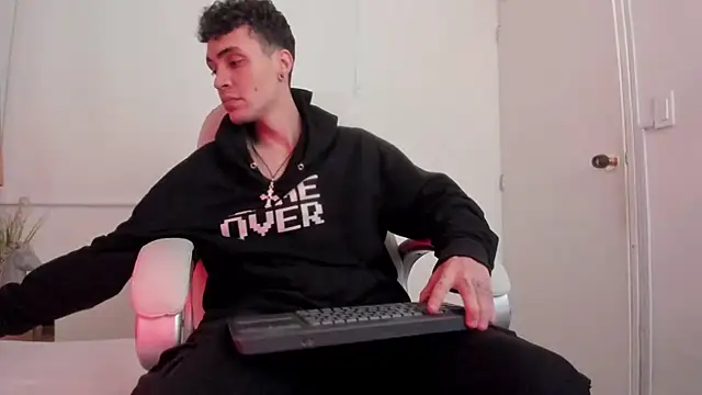 Snapshot of dark_sun302 chatting on November 3, 9:38 pm dark sun302 online show from November 3, 9:38 pm