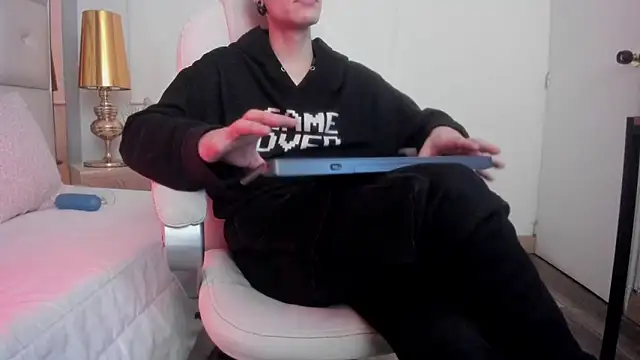 Snapshot of dark_sun302 chatting on November 5, 9:59 pm dark sun302 online show from November 5, 9:59 pm