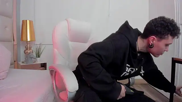 Snapshot of dark_sun302 chatting on November 8, 9:35 pm dark sun302 online show from November 8, 9:35 pm