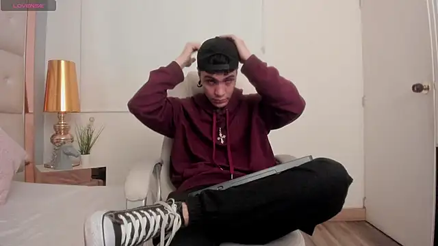 Snapshot of dark_sun302 chatting on November 16, 8:58 pm dark sun302 online show from November 16, 8:58 pm