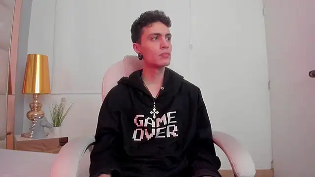 Snapshot of dark_sun302 chatting on November 19, 9:37 pm dark sun302 online show from November 19, 9:37 pm