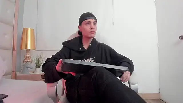 Snapshot of dark_sun302 chatting on November 22, 10:20 pm dark sun302 online show from November 22, 10:20 pm