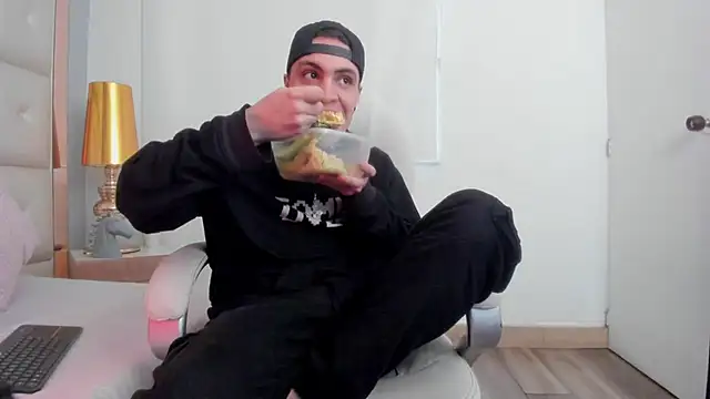 Snapshot of dark_sun302 chatting on November 23, 8:08 pm dark sun302 online show from November 23, 8:08 pm