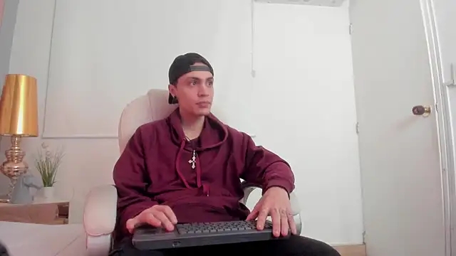 Snapshot of dark_sun302 chatting on November 26, 9:38 pm dark sun302 online show from November 26, 9:38 pm