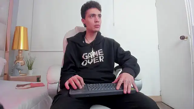 Snapshot of dark_sun302 chatting on November 28, 10:34 pm dark sun302 online show from November 28, 10:34 pm