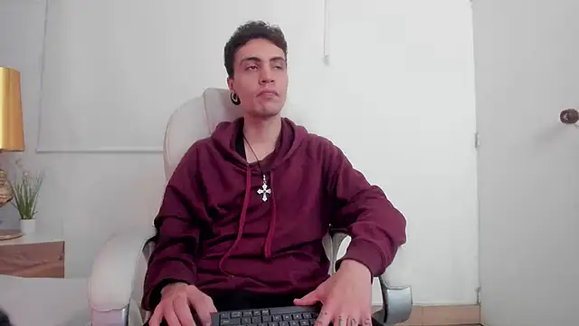 Snapshot of dark_sun302 chatting on November 29, 10:02 pm dark sun302 online show from November 29, 10:02 pm