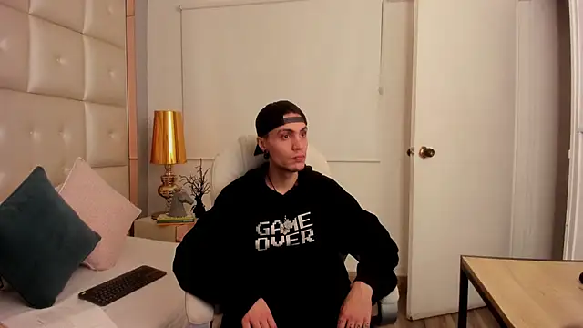 Snapshot of dark_sun302 chatting on December 14, 3:01 am dark sun302 online show from December 14, 3:01 am