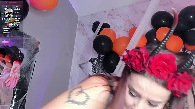 Snapshot of ErikaMontiel__ chatting on October 12, 8:41 pm ErikaMontiel online show from October 12, 8:41 pm