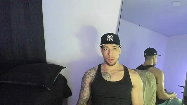 ThiagoLugo online show from November 22, 4:33 am