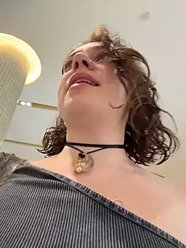 lucy-joy online show from September 20, 9:32 am