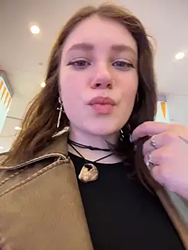 lucy-joy online show from April 25, 8:17 am