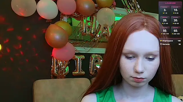 Snapshot of FoxyMira chatting on June 18, 5:28 pm FoxyMira online show from June 18, 5:28 pm