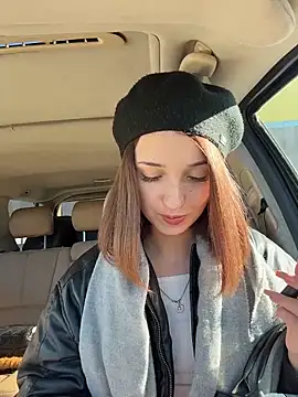 Snapshot of DollyTall chatting on October 15, 9:09 am DollyTall online show from October 15, 9:09 am