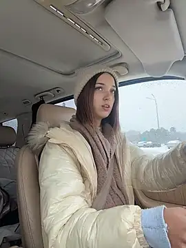 Snapshot of DollyTall chatting on November 6, 8:37 am DollyTall online show from November 6, 8:37 am