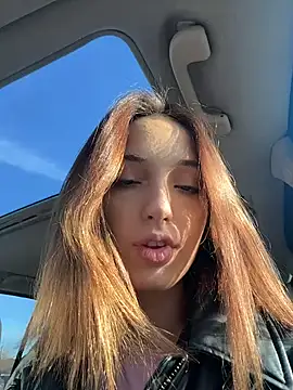 Snapshot of DollyTall chatting on November 19, 9:42 am DollyTall online show from November 19, 9:42 am