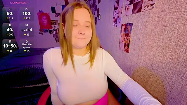 Snapshot of NaomiRey1 chatting on July 16, 9:21 pm NaomiRey1 online show from July 16, 9:21 pm