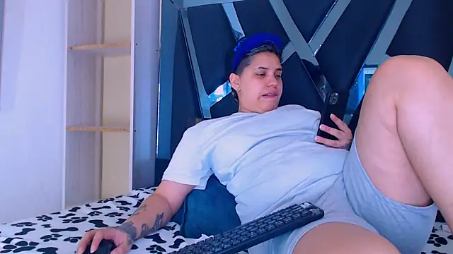 Snapshot of karla_sexy21 chatting on October 16, 4:24 am karla sexy21 online show from October 16, 4:24 am