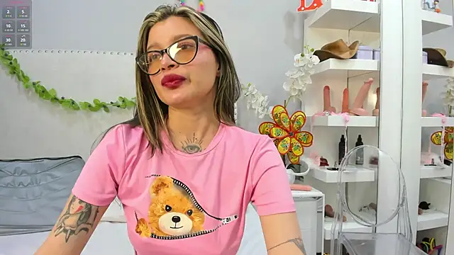 Snapshot of KoraSweett chatting on October 8, 7:44 pm KoraSweett online show from October 8, 7:44 pm