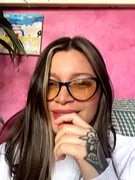 Snapshot of KoraSweett chatting on November 7, 7:03 pm KoraSweett online show from November 7, 7:03 pm